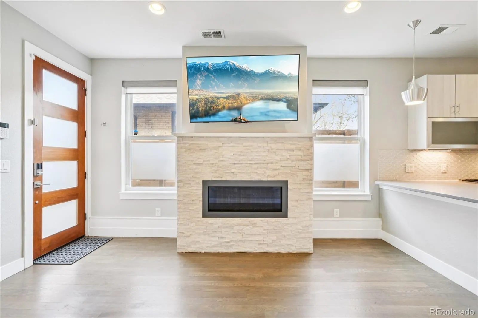 558 Madison Street Denver CO 80206 MLS #REC7225354 05122026024840 1600 33