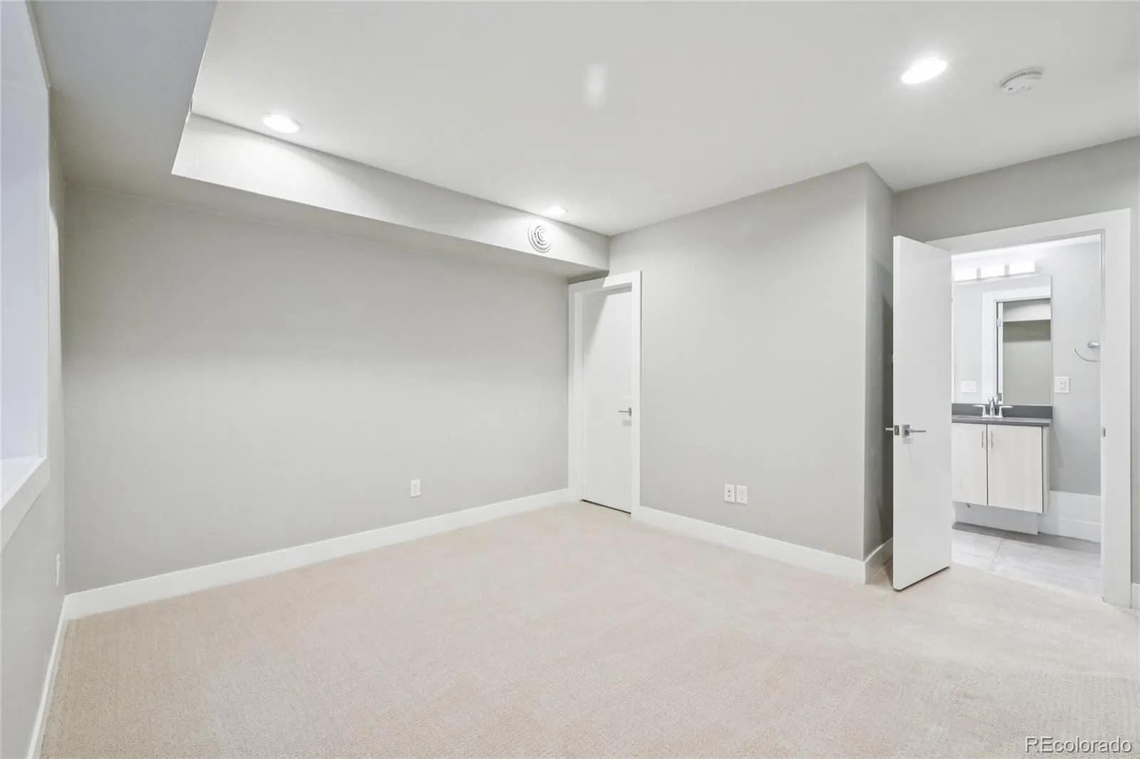 558 Madison Street Denver CO 80206 MLS #REC7225354 05122026024840 1600 48