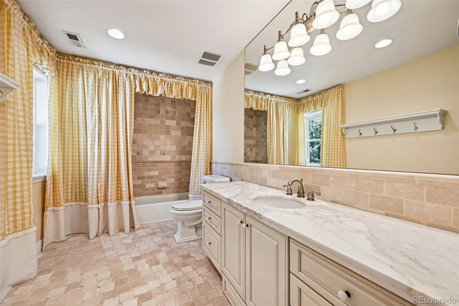 17745 E Jamison Avenue Centennial CO 80016 MLS #REC7227332 05052026224645 1600 31