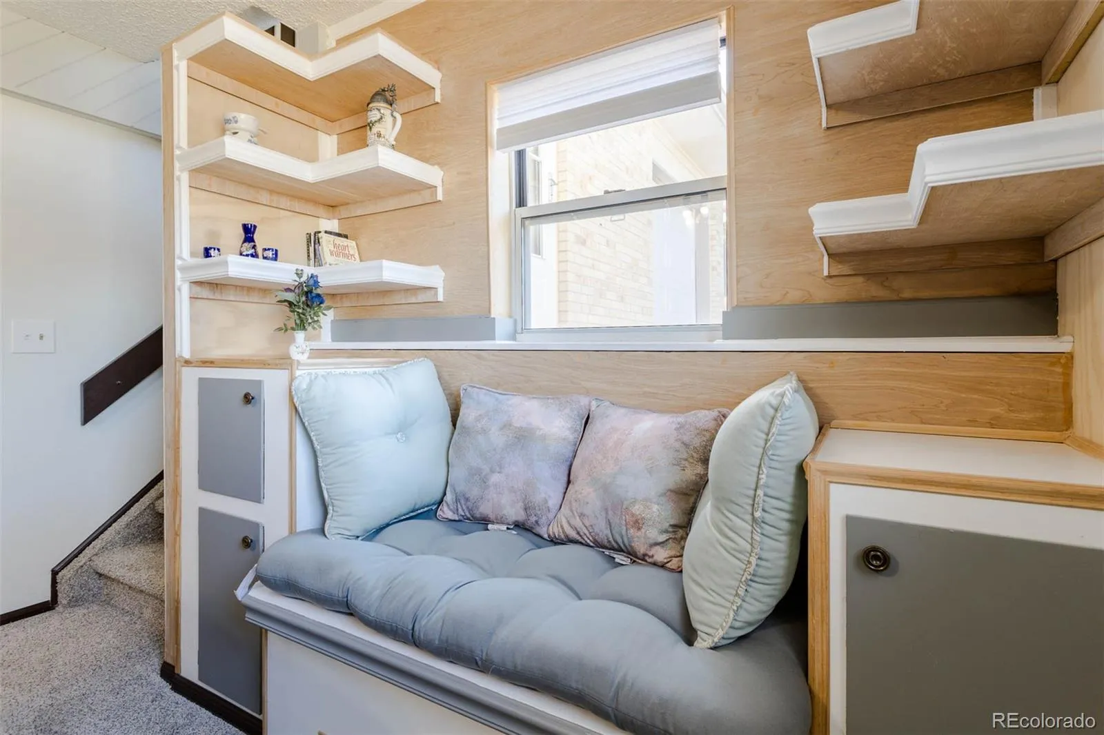 04152026230547 1600 16