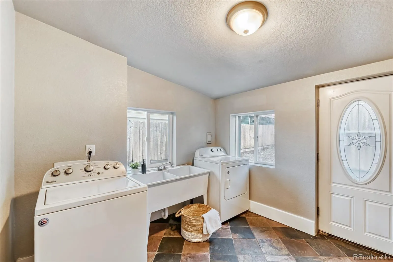 04042026005704 1600 24