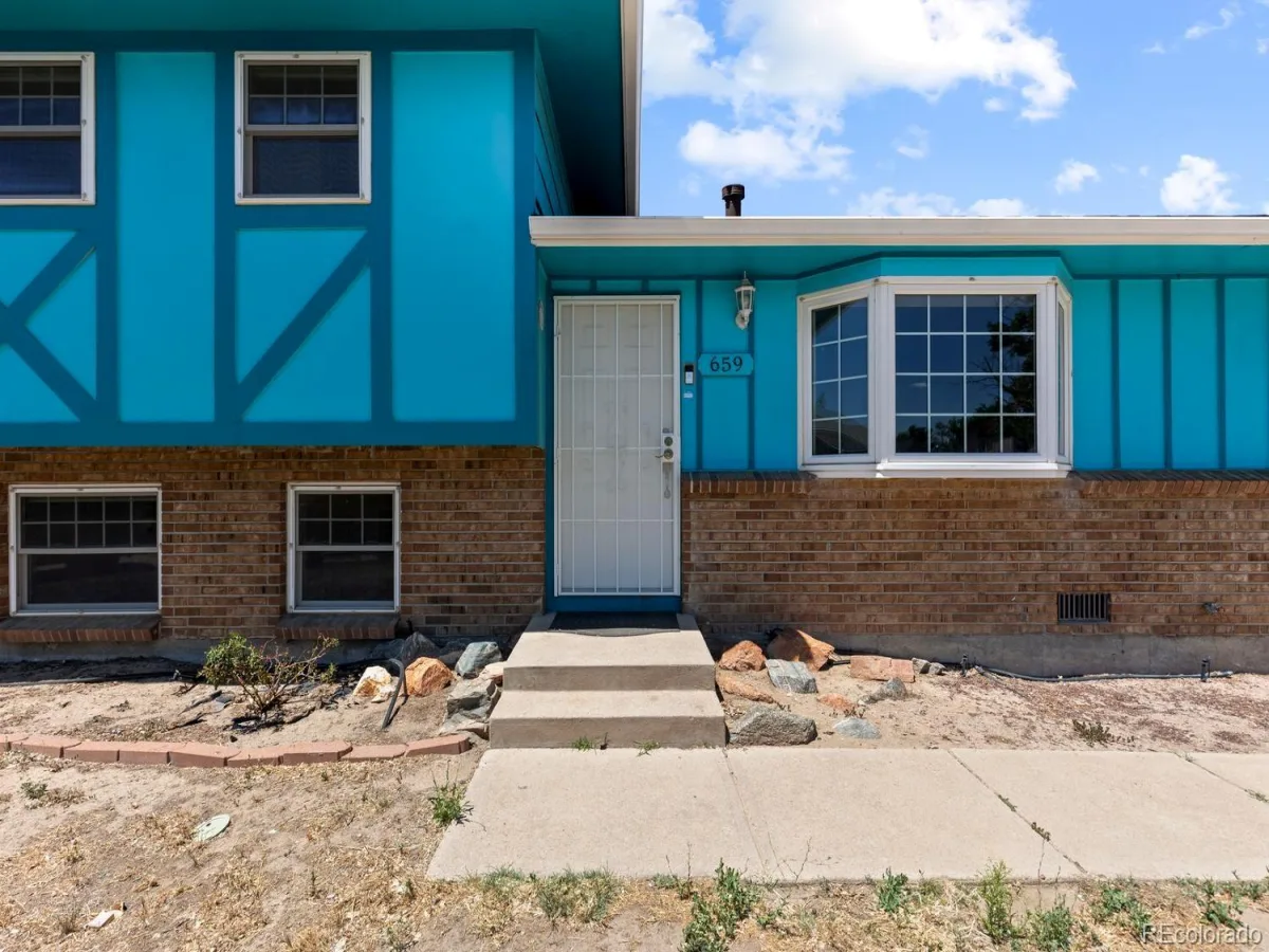 659 S Newark Court Aurora CO 80012 | MLS #REC7245534 07222026221808 1200 41