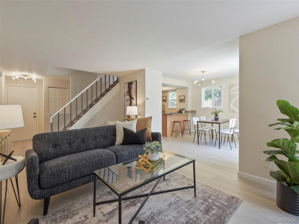 3044 S Macon Circle Aurora CO 80014 | MLS #REC7246033 MLS #REC7246033 image #0