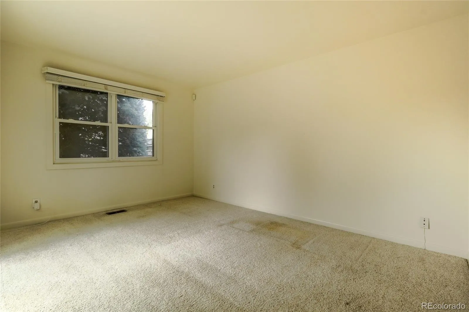 2267 S Yosemite Circle Denver CO 80231 MLS #REC7256448 05072026163044 1600 13