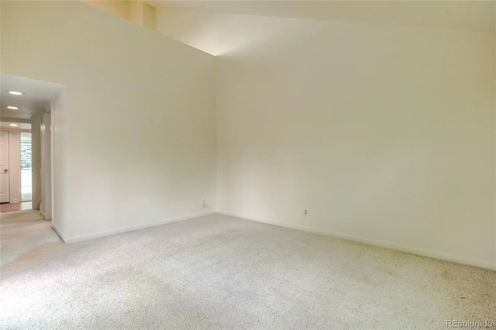 2267 S Yosemite Circle Denver CO 80231 MLS #REC7256448 05072026163044 1600 18