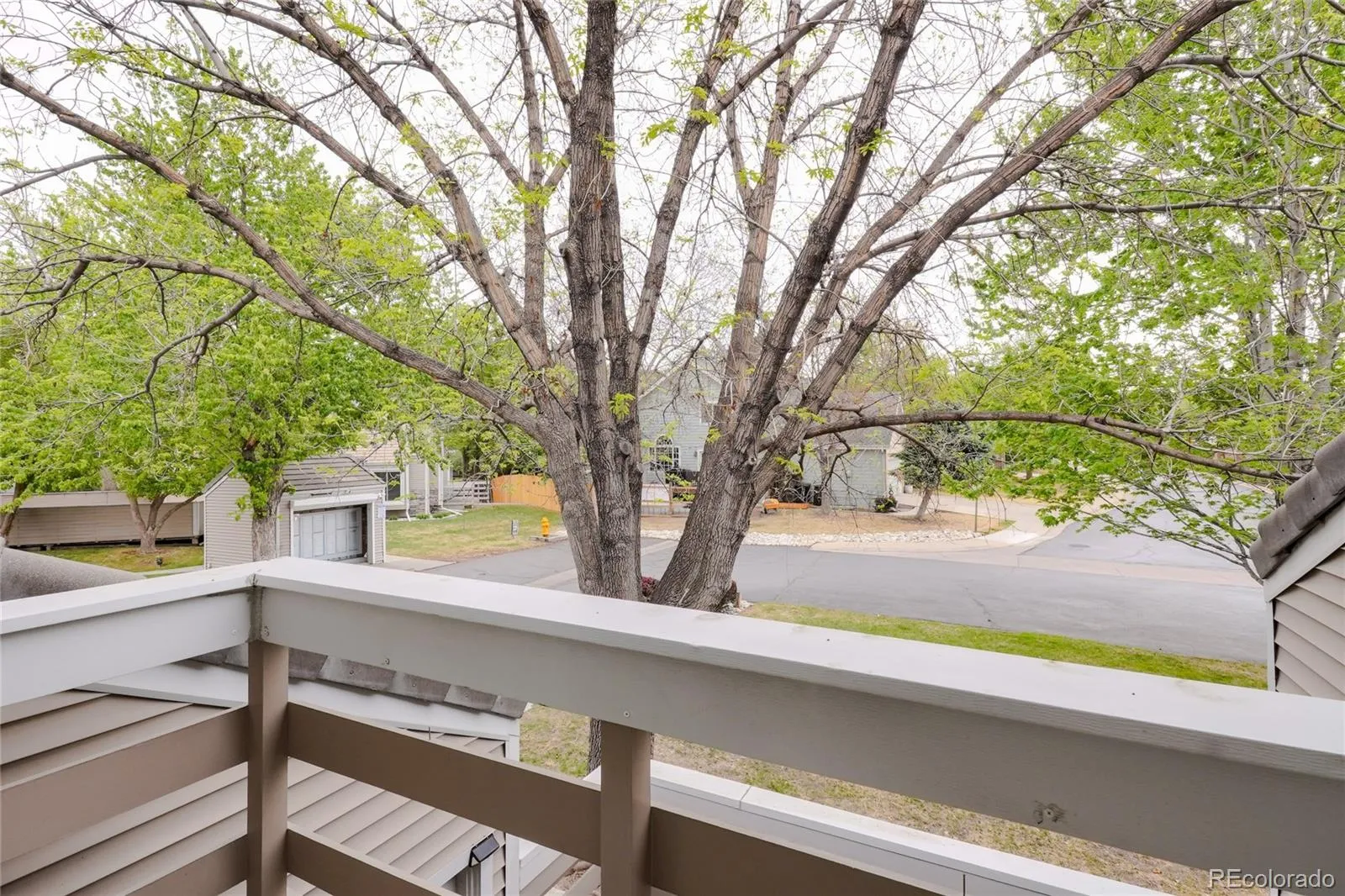 2267 S Yosemite Circle Denver CO 80231 MLS #REC7256448 05072026163044 1600 19