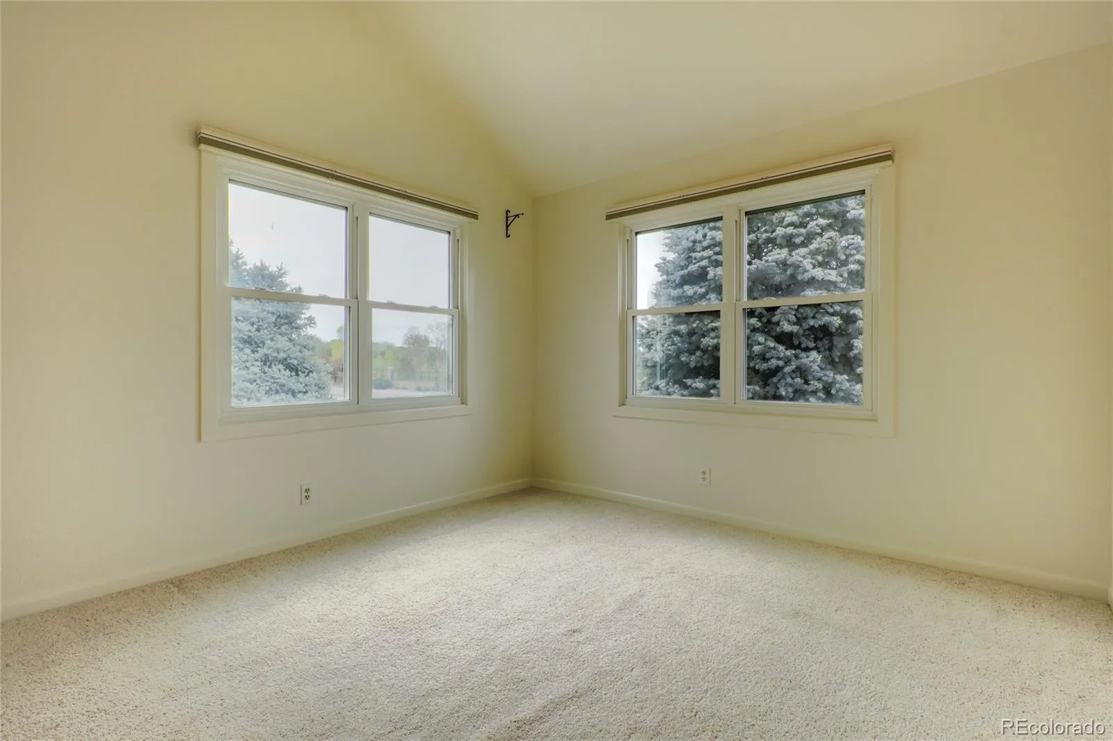 2267 S Yosemite Circle Denver CO 80231 MLS #REC7256448 05072026163044 1600 25