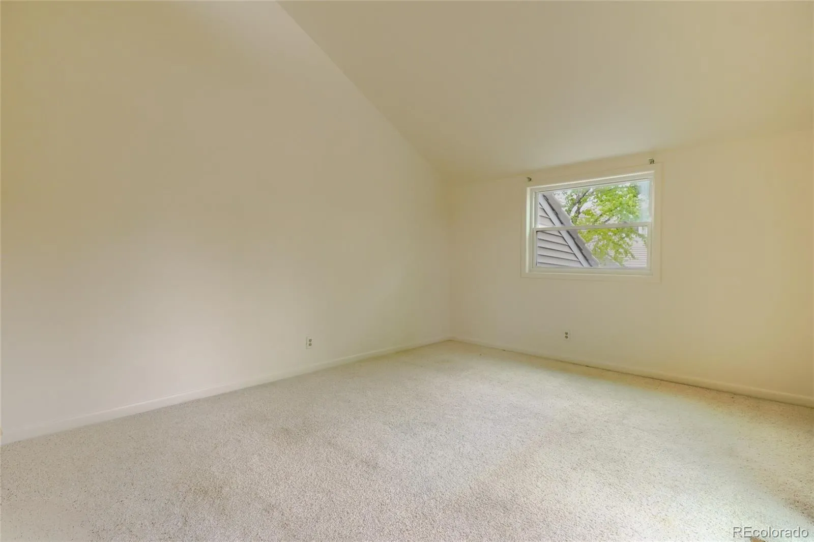 2267 S Yosemite Circle Denver CO 80231 MLS #REC7256448 05072026163044 1600 27