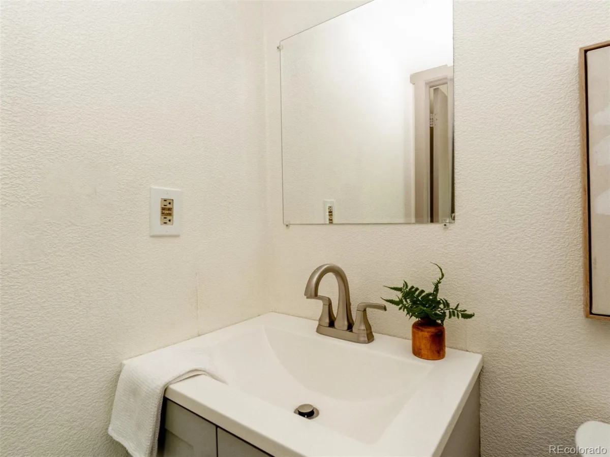 1410 S Vaughn Circle Aurora CO 80012 | MLS #REC7258646 08152026210919 1200 14