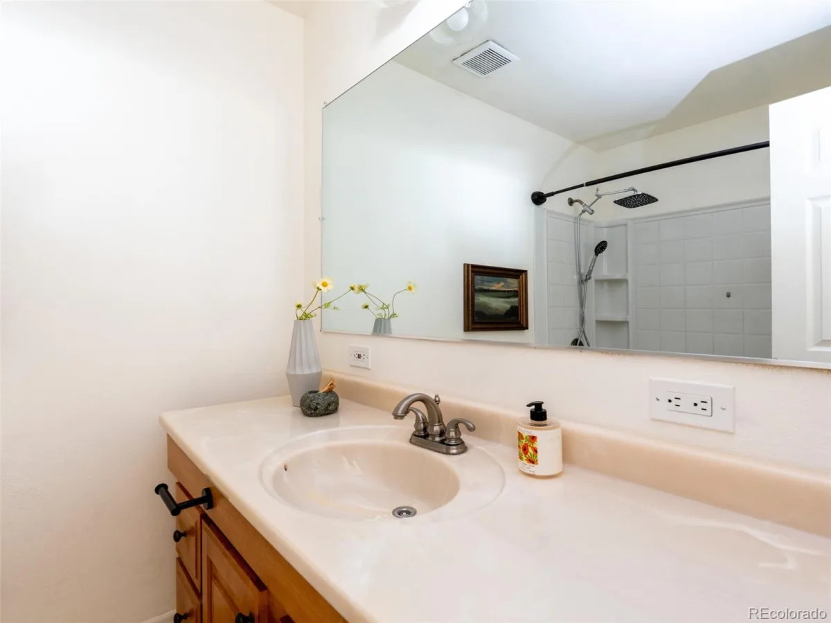 1410 S Vaughn Circle Aurora CO 80012 | MLS #REC7258646 08152026210919 1200 18