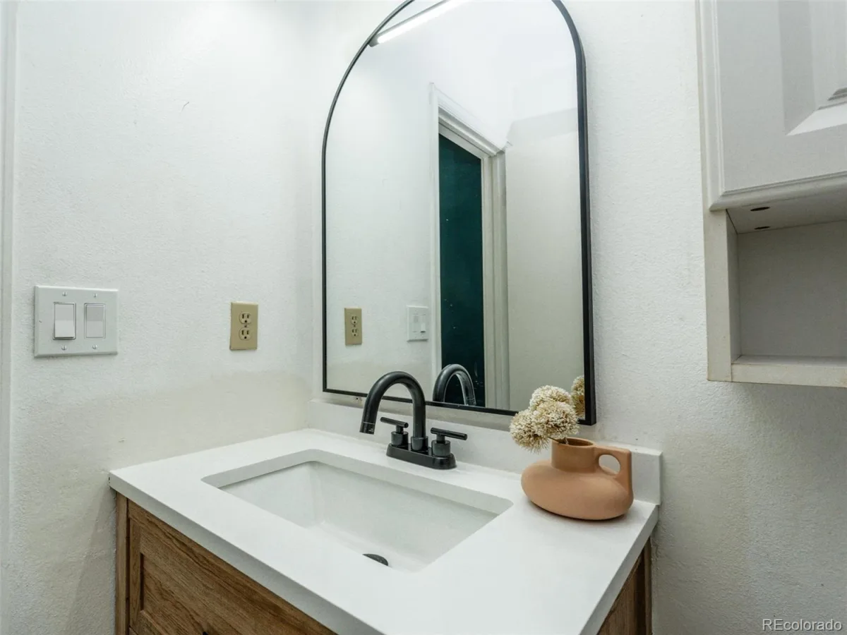 1410 S Vaughn Circle Aurora CO 80012 | MLS #REC7258646 08152026210919 1200 22