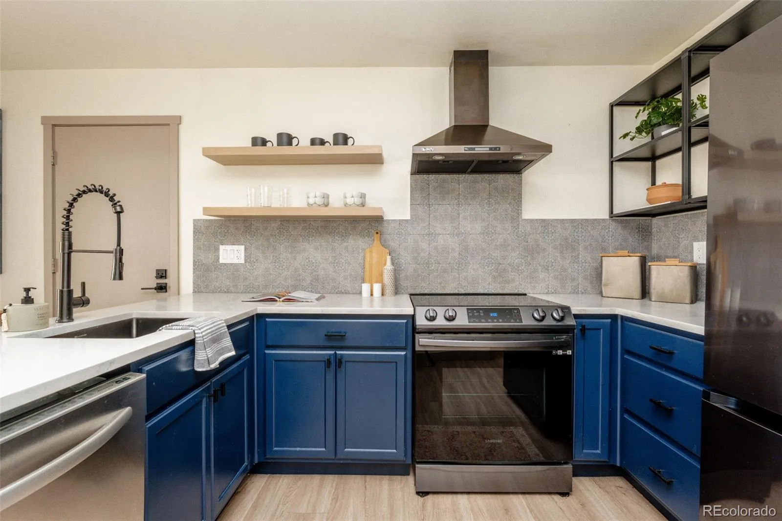 1410 S Vaughn Circle Aurora CO 80012 | MLS #REC7258646 08152026210919 1600 11