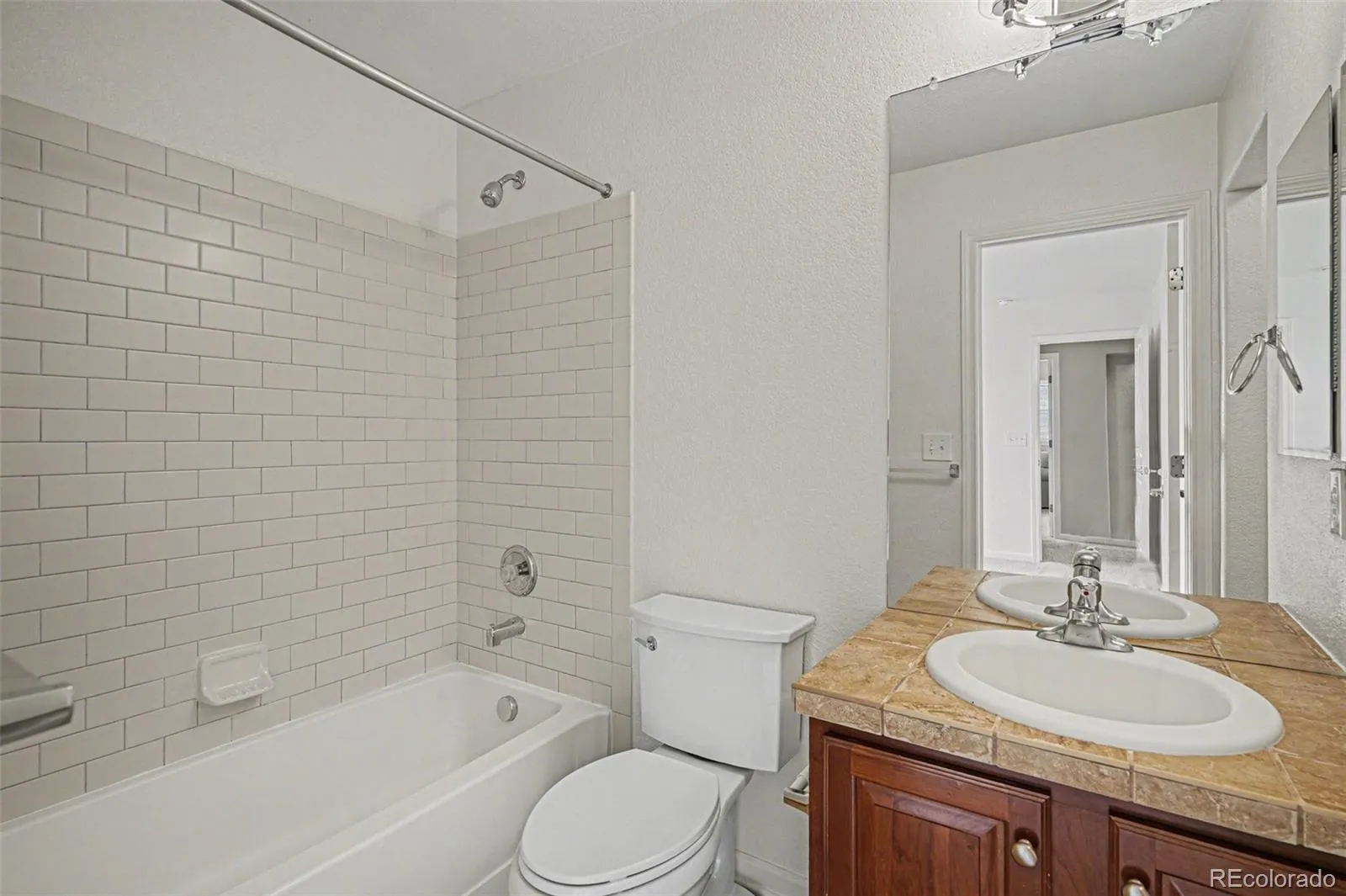 24871 E Ontario Drive Aurora CO 80016 MLS #REC7259798 04172026035349 1600 29