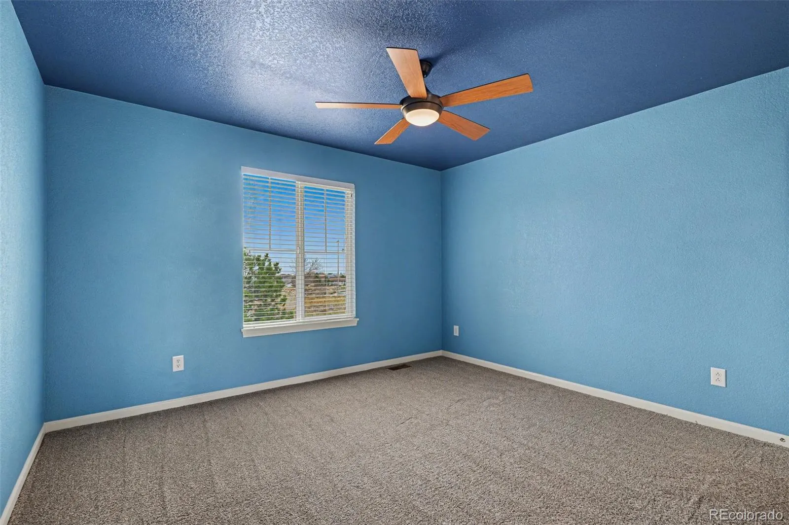 24871 E Ontario Drive Aurora CO 80016 MLS #REC7259798 04172026035349 1600 33