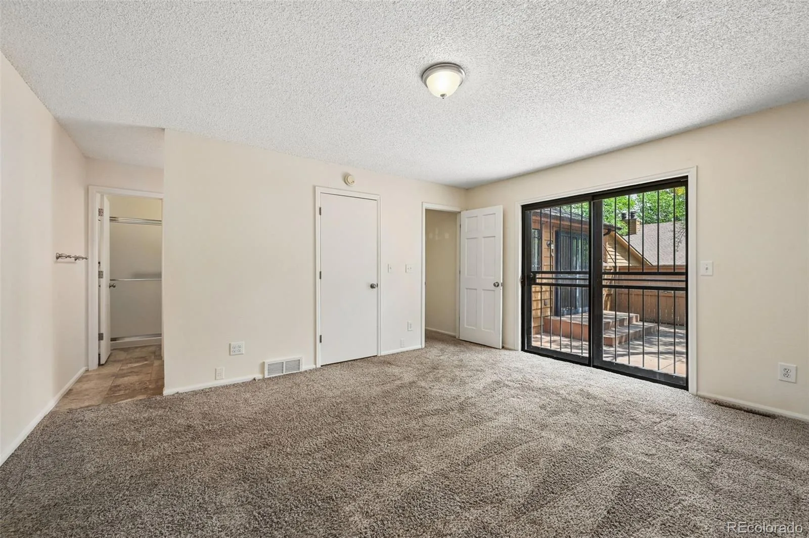 82 S Eagle Circle Aurora CO 80012 MLS #REC7261480 06102026211221 1600 13