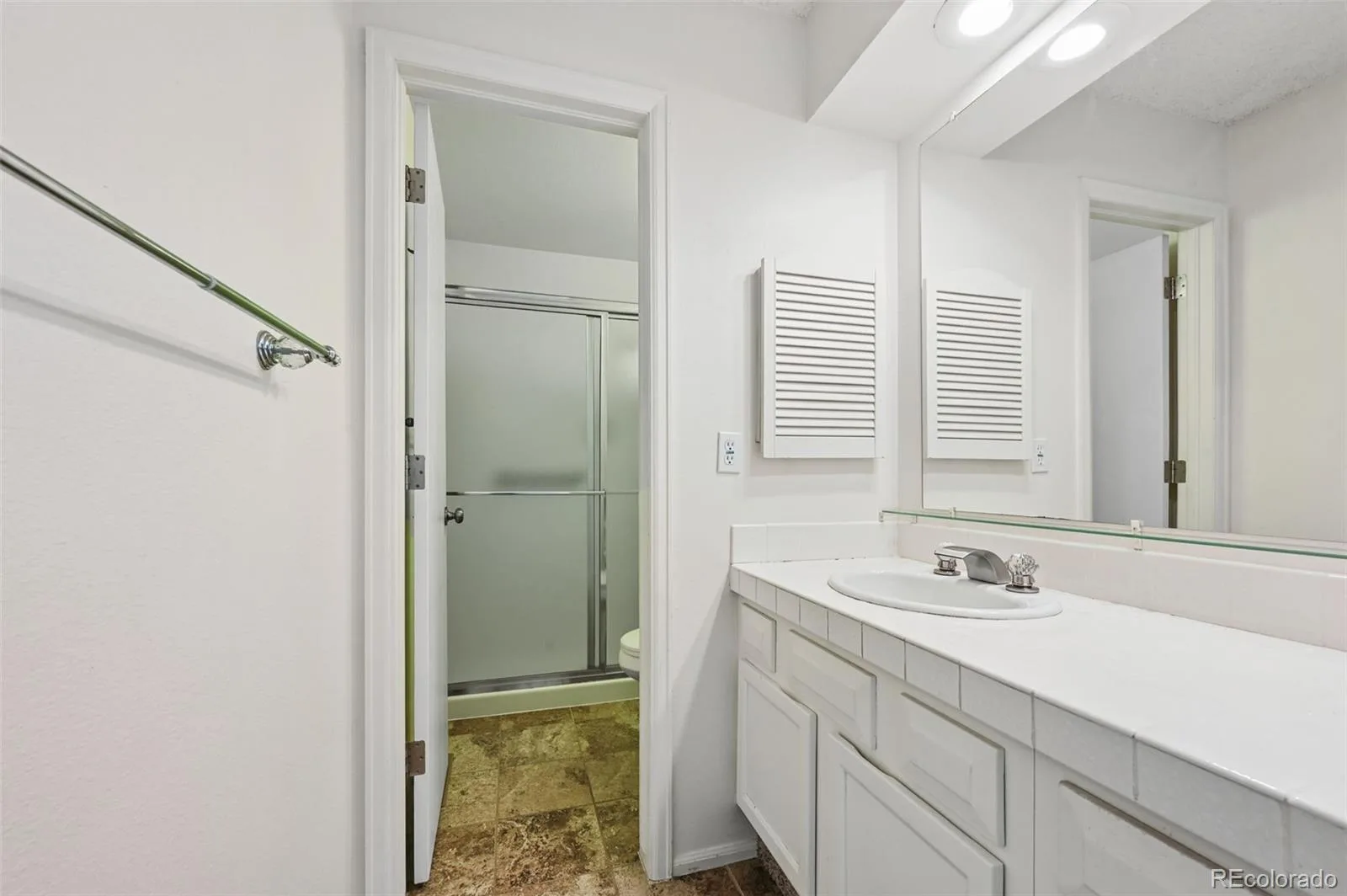 82 S Eagle Circle Aurora CO 80012 MLS #REC7261480 06102026211221 1600 14
