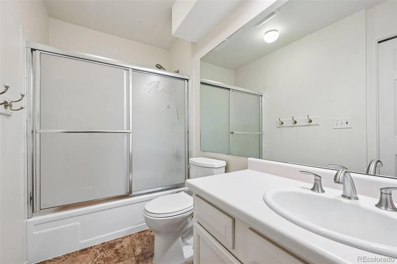 82 S Eagle Circle Aurora CO 80012 MLS #REC7261480 06102026211221 1600 18