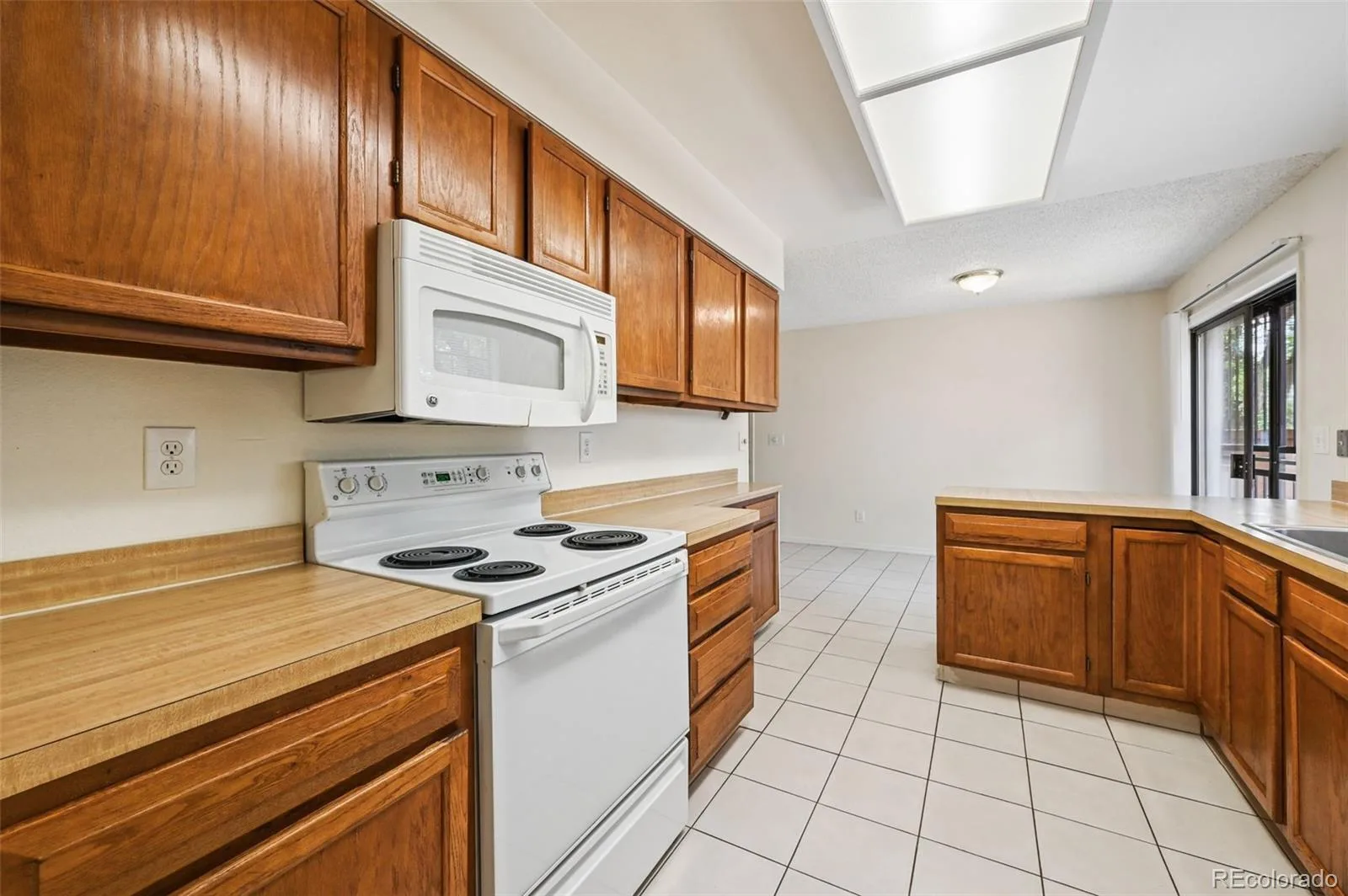 82 S Eagle Circle Aurora CO 80012 MLS #REC7261480 06102026211221 1600 2