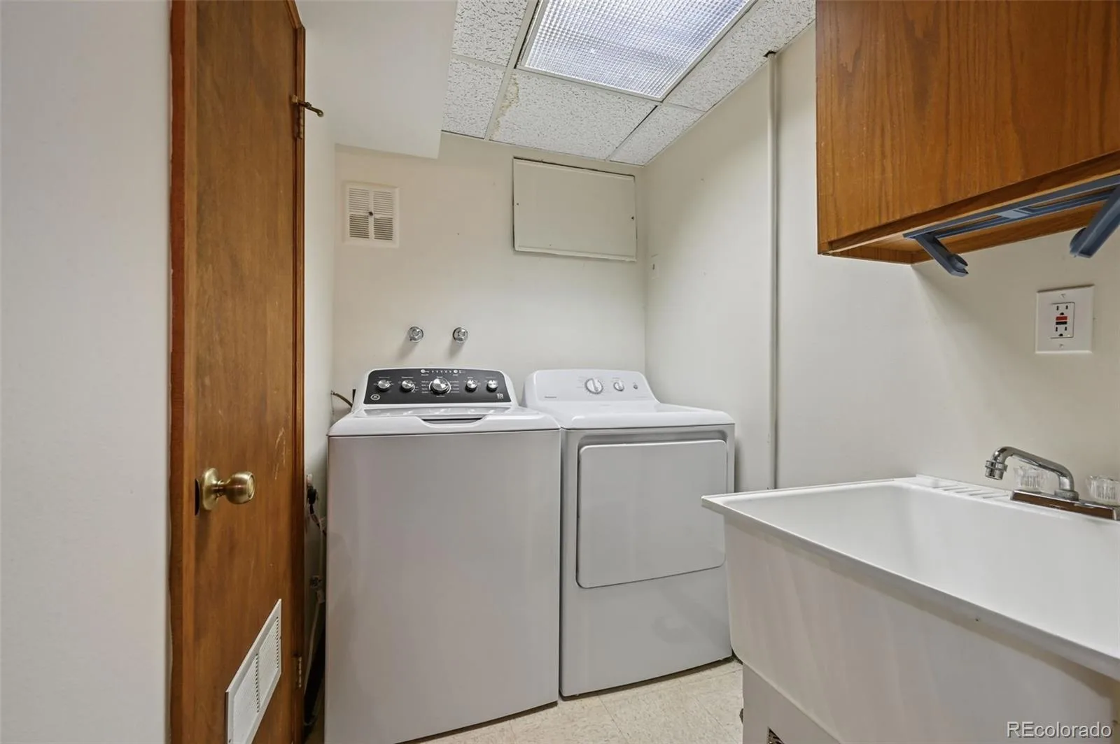 82 S Eagle Circle Aurora CO 80012 MLS #REC7261480 06102026211221 1600 21