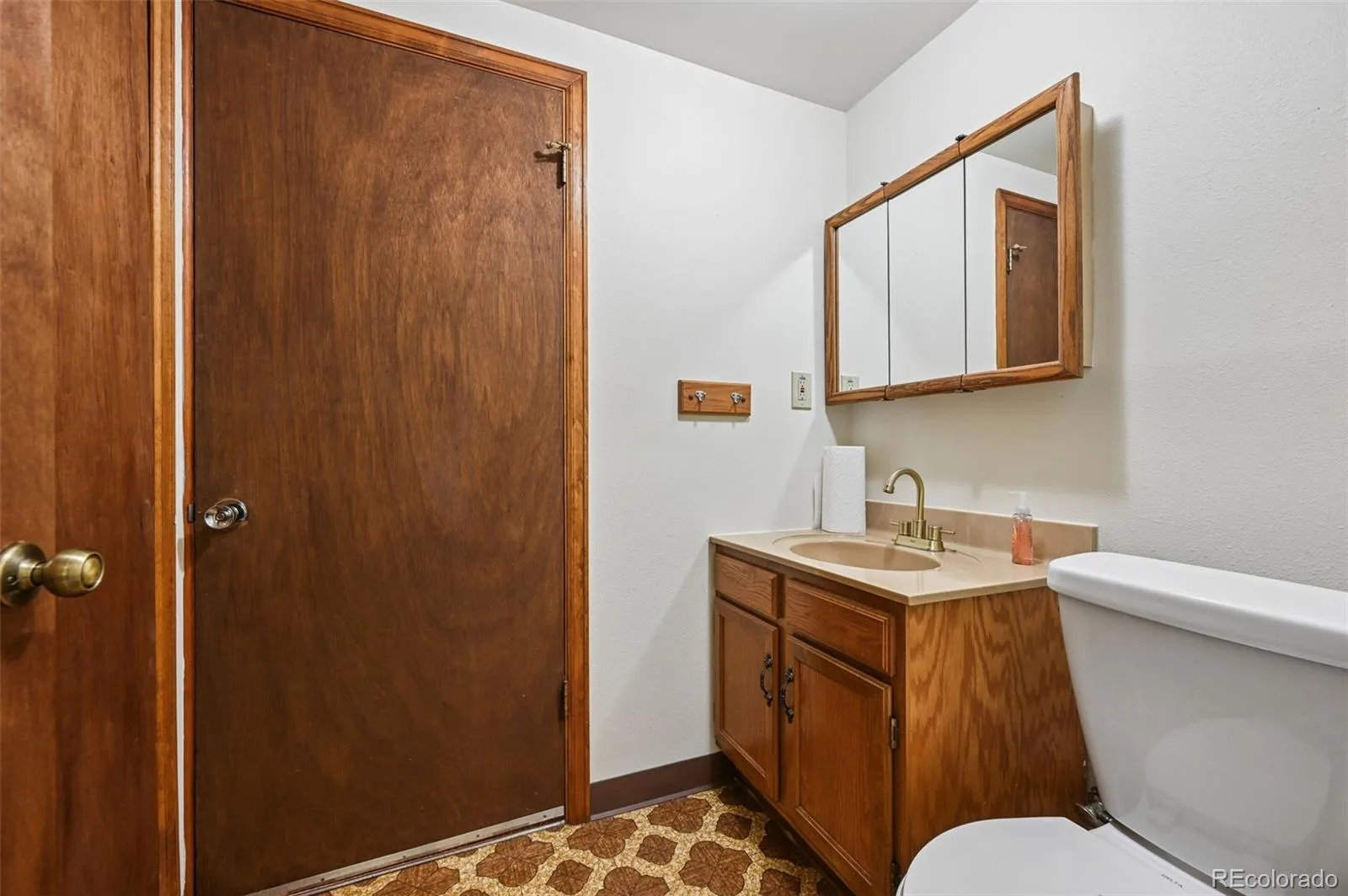 82 S Eagle Circle Aurora CO 80012 MLS #REC7261480 06102026211221 1600 22