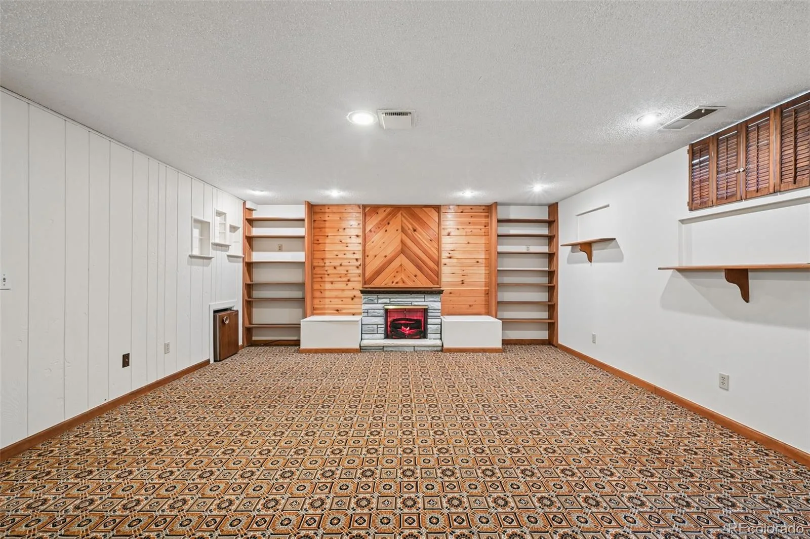 82 S Eagle Circle Aurora CO 80012 MLS #REC7261480 06102026211221 1600 23