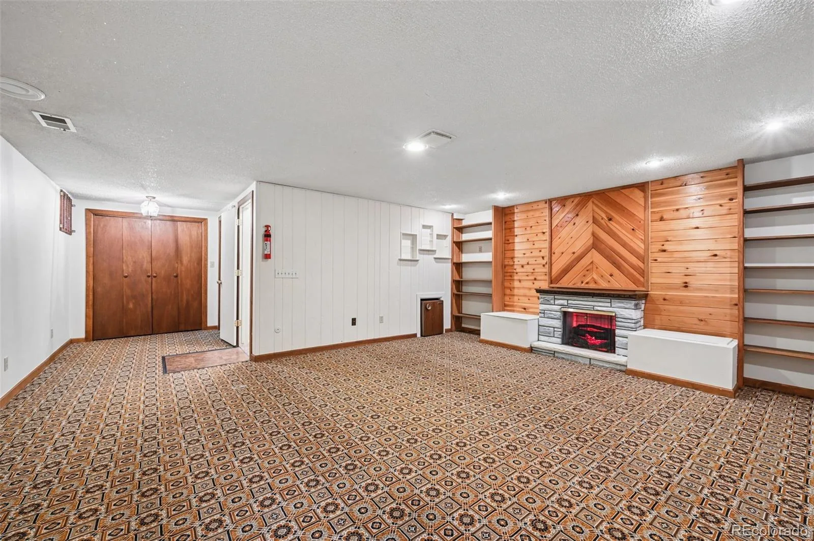 82 S Eagle Circle Aurora CO 80012 MLS #REC7261480 06102026211221 1600 24
