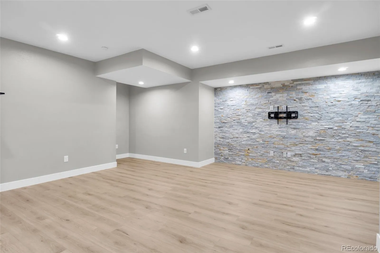 6880 Decatur Street Denver CO 80221 MLS #REC7269405 05092026030609 1600 28