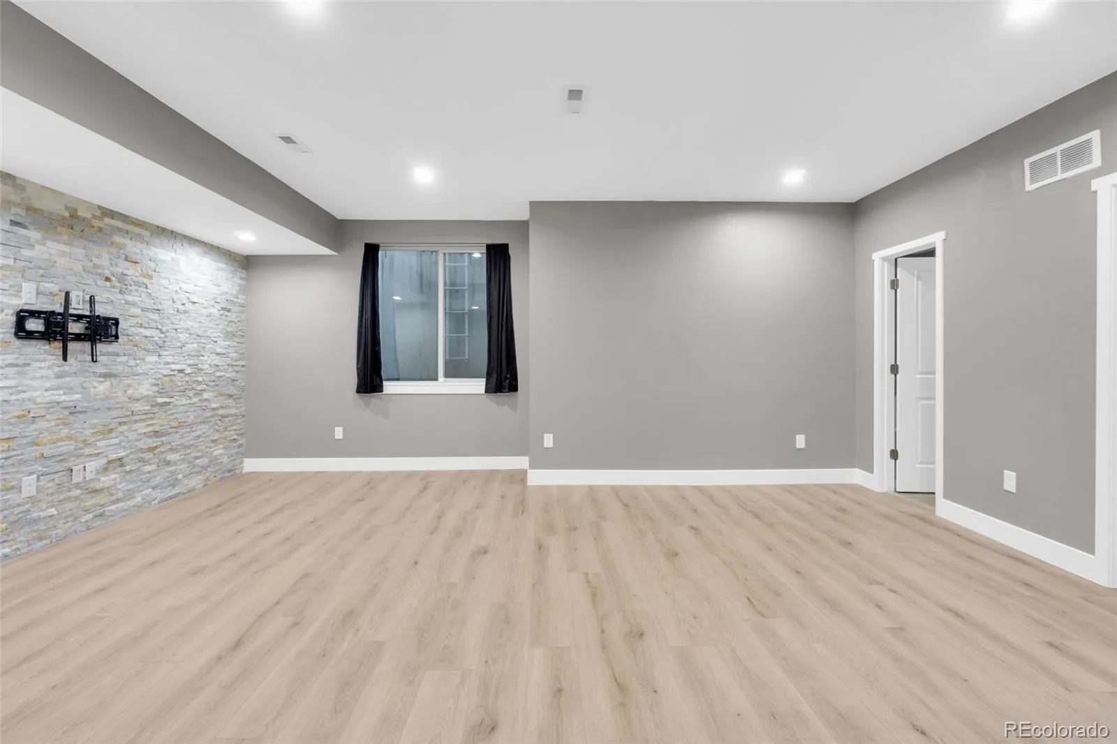 6880 Decatur Street Denver CO 80221 MLS #REC7269405 05092026030609 1600 31