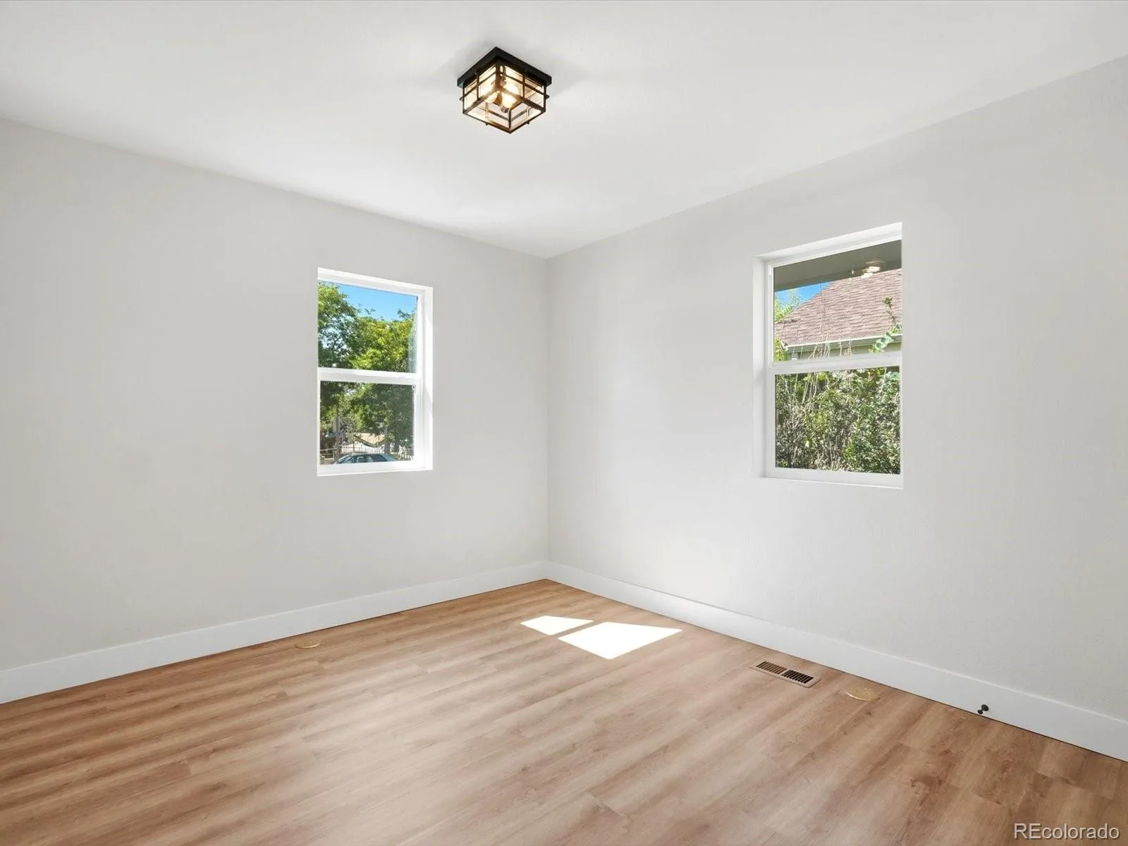 3550 N Vine Street Denver CO 80205 | MLS #REC7273848 08222026012009 1600 23