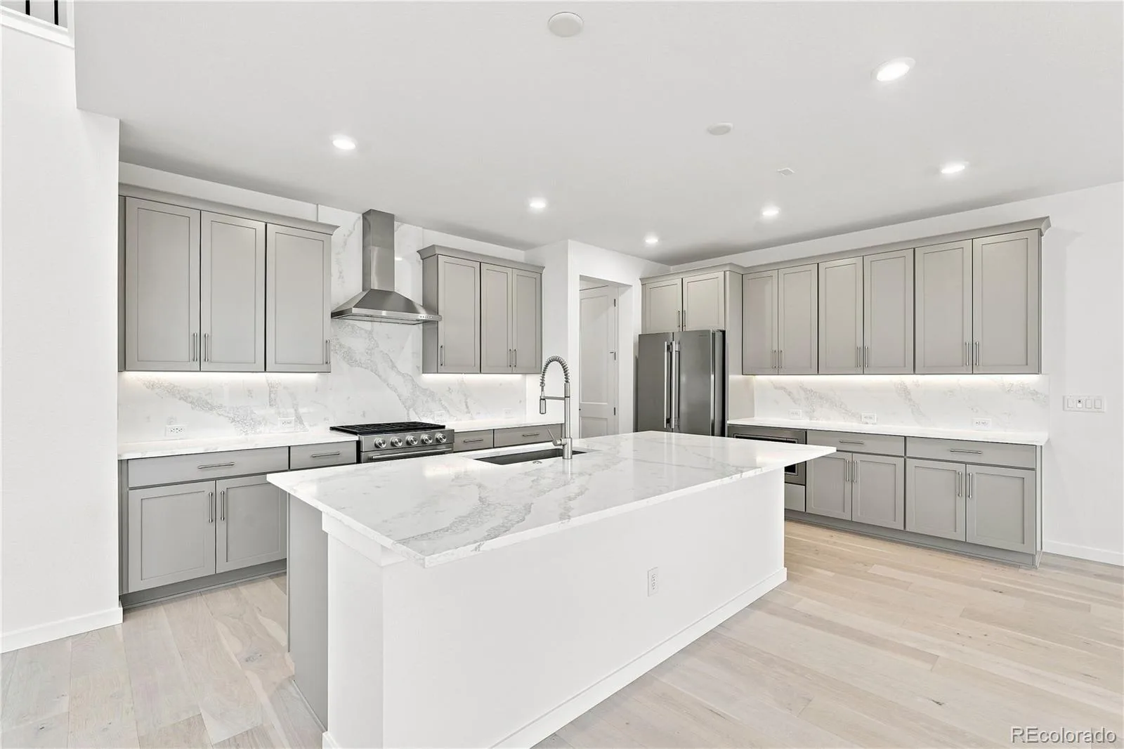 1211 Bridgefield Road Castle Pines CO 80108 | MLS #REC7296962 08242026160808 1600 22