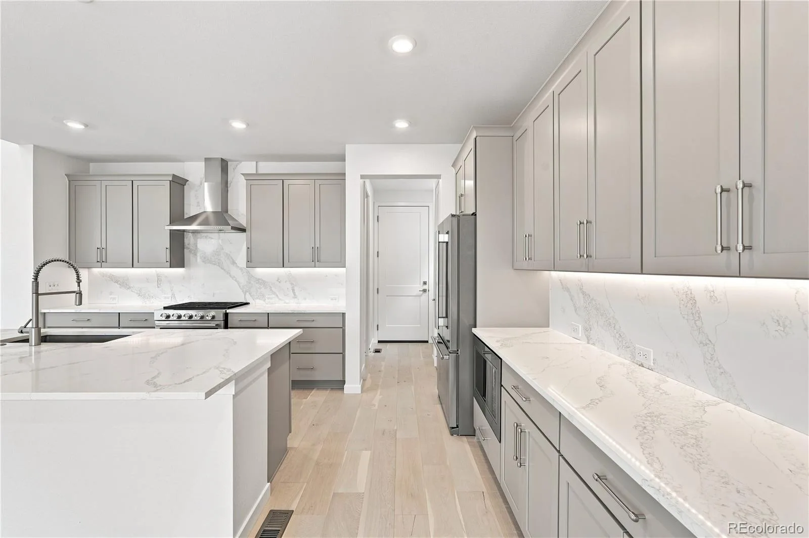 1211 Bridgefield Road Castle Pines CO 80108 | MLS #REC7296962 08242026160808 1600 24