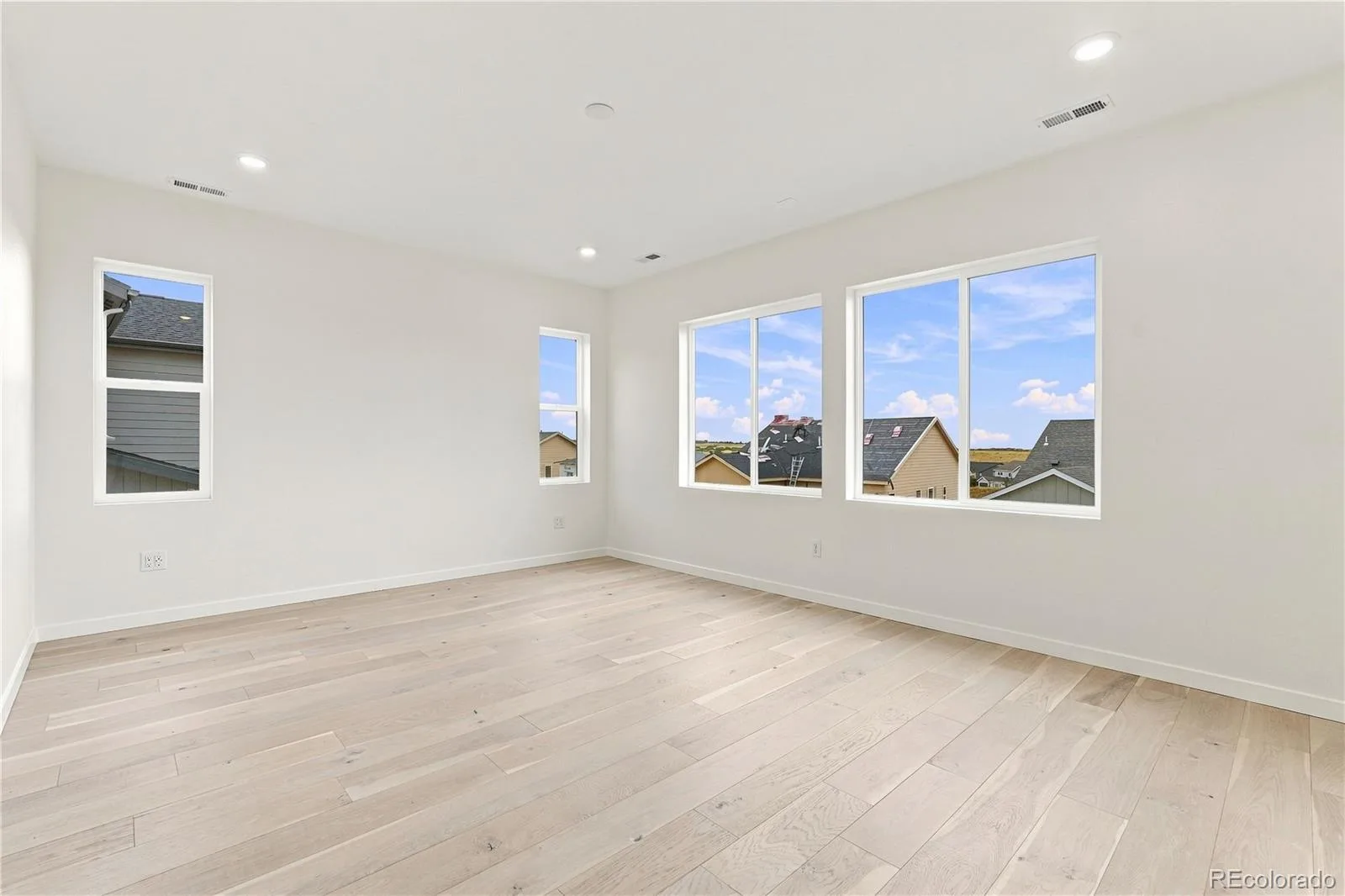 1211 Bridgefield Road Castle Pines CO 80108 | MLS #REC7296962 08242026160808 1600 34