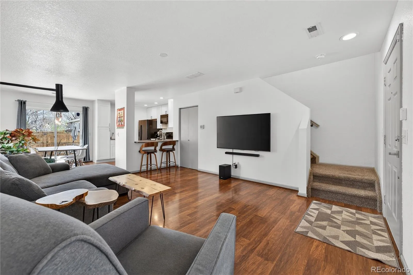 04142026010359 1600 2