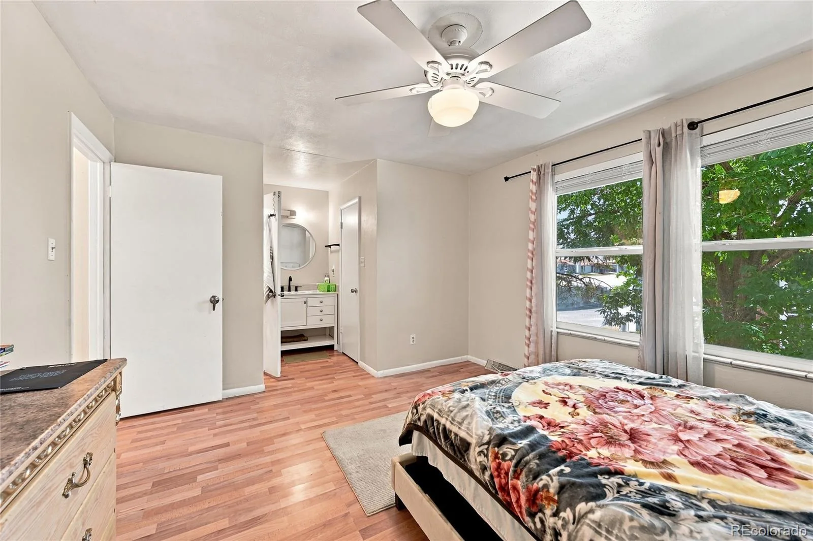 147 Paris Circle Aurora CO 80011 | MLS #REC7298980 08152026005722 1600 11