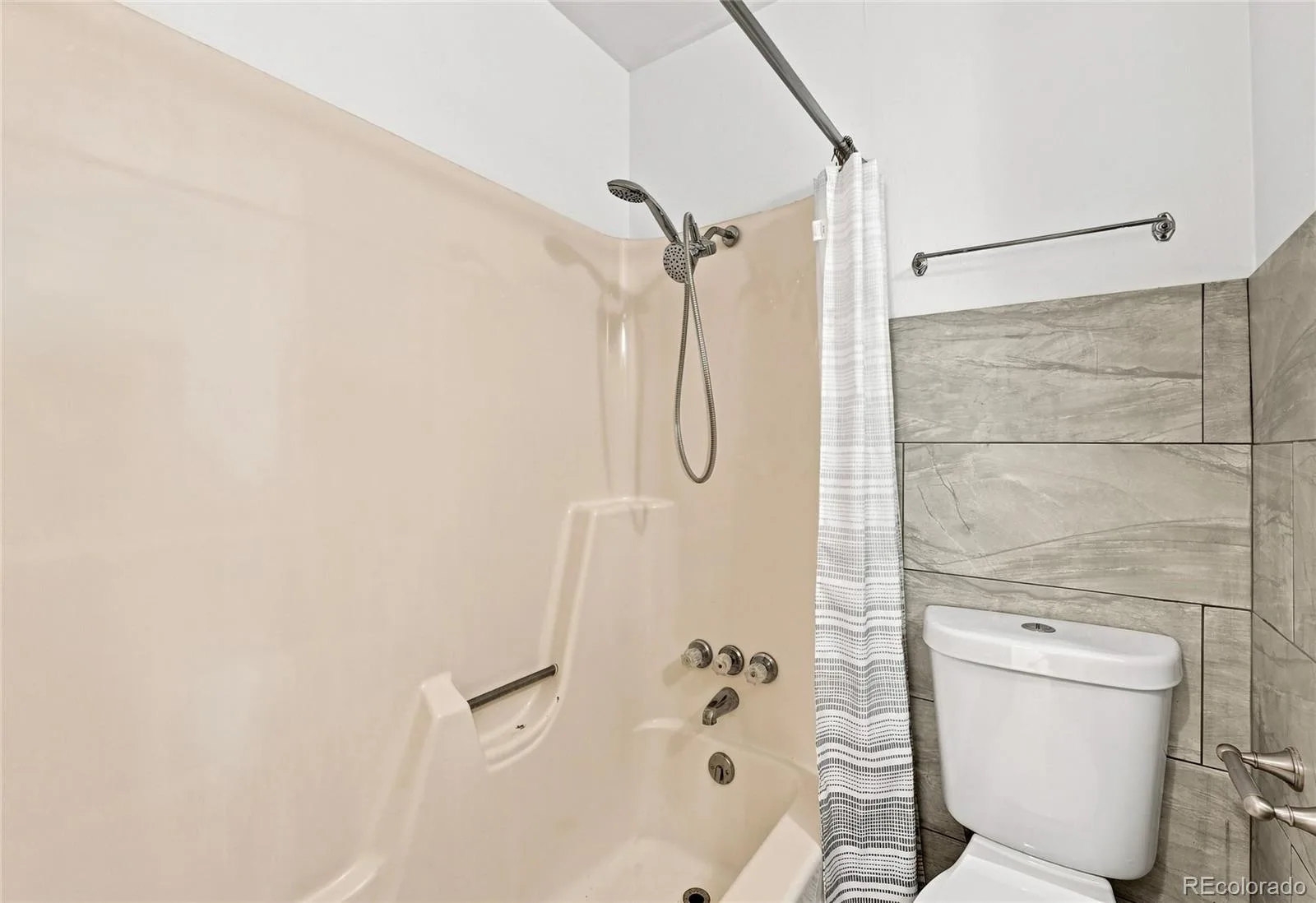 147 Paris Circle Aurora CO 80011 | MLS #REC7298980 08152026005722 1600 15