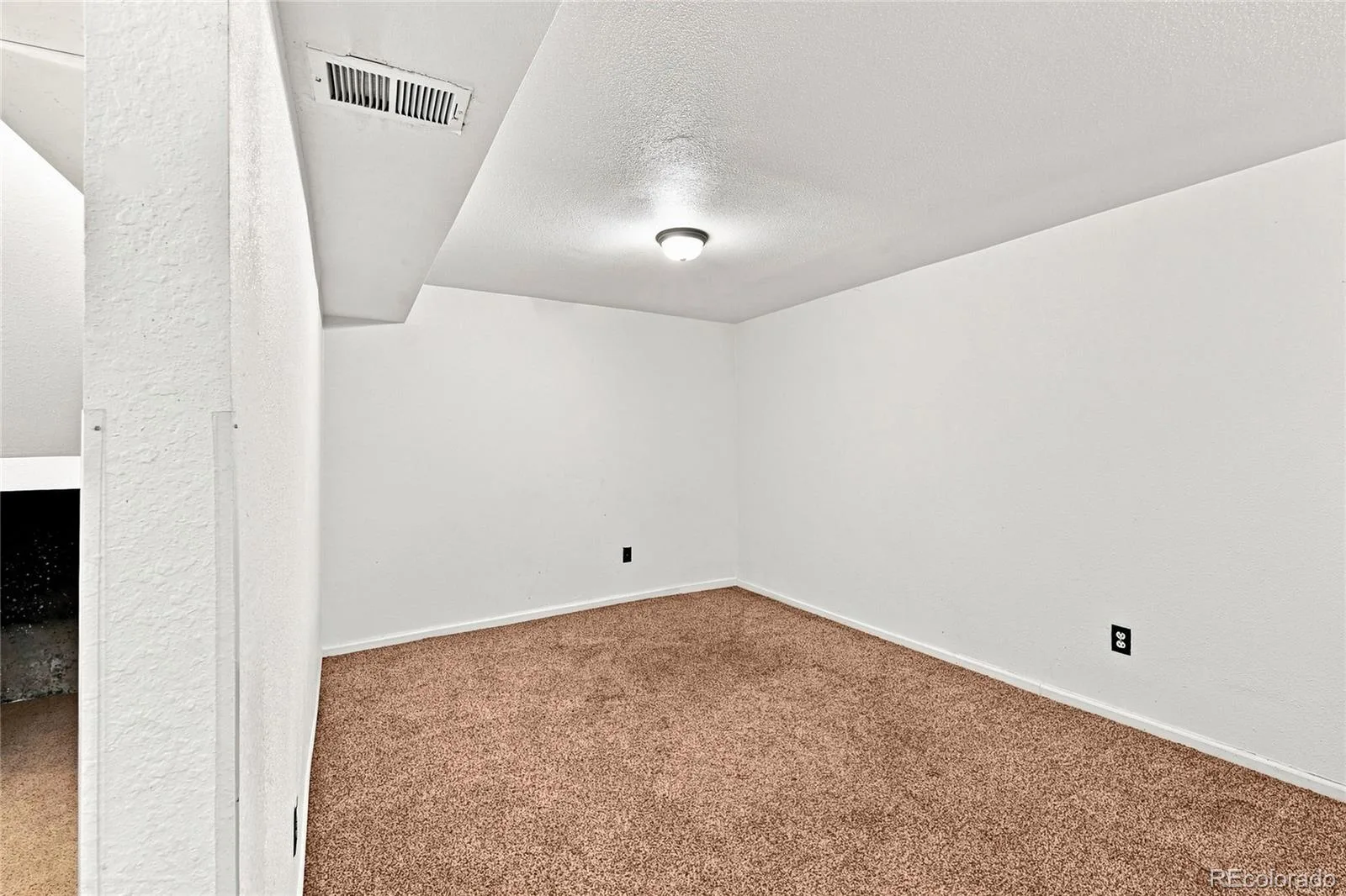 147 Paris Circle Aurora CO 80011 | MLS #REC7298980 08152026005722 1600 23
