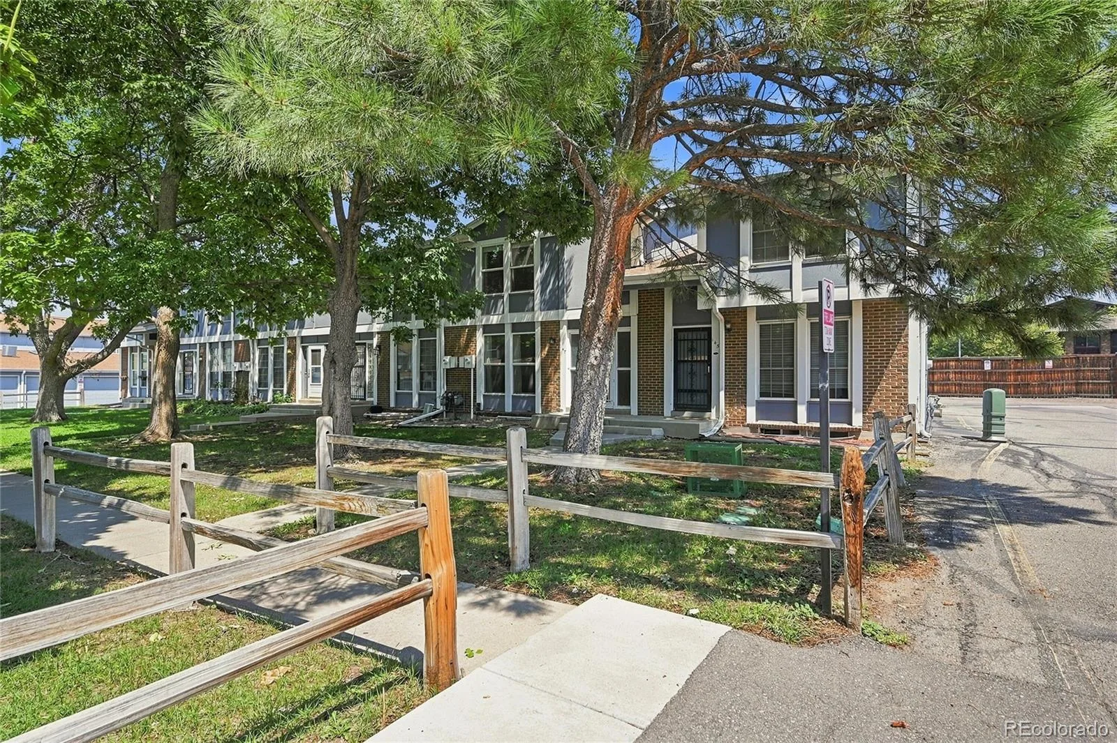 147 Paris Circle Aurora CO 80011 | MLS #REC7298980 08152026005722 1600 26