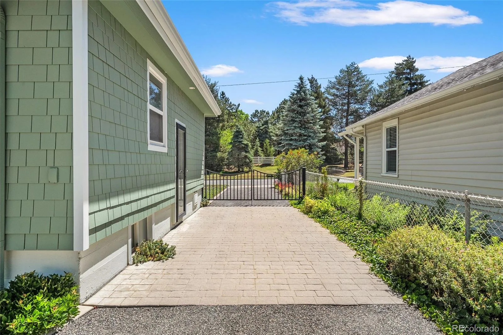 4243 S Clarkson Street Englewood CO 80113 MLS #REC7304129 07012026030516 1600 44