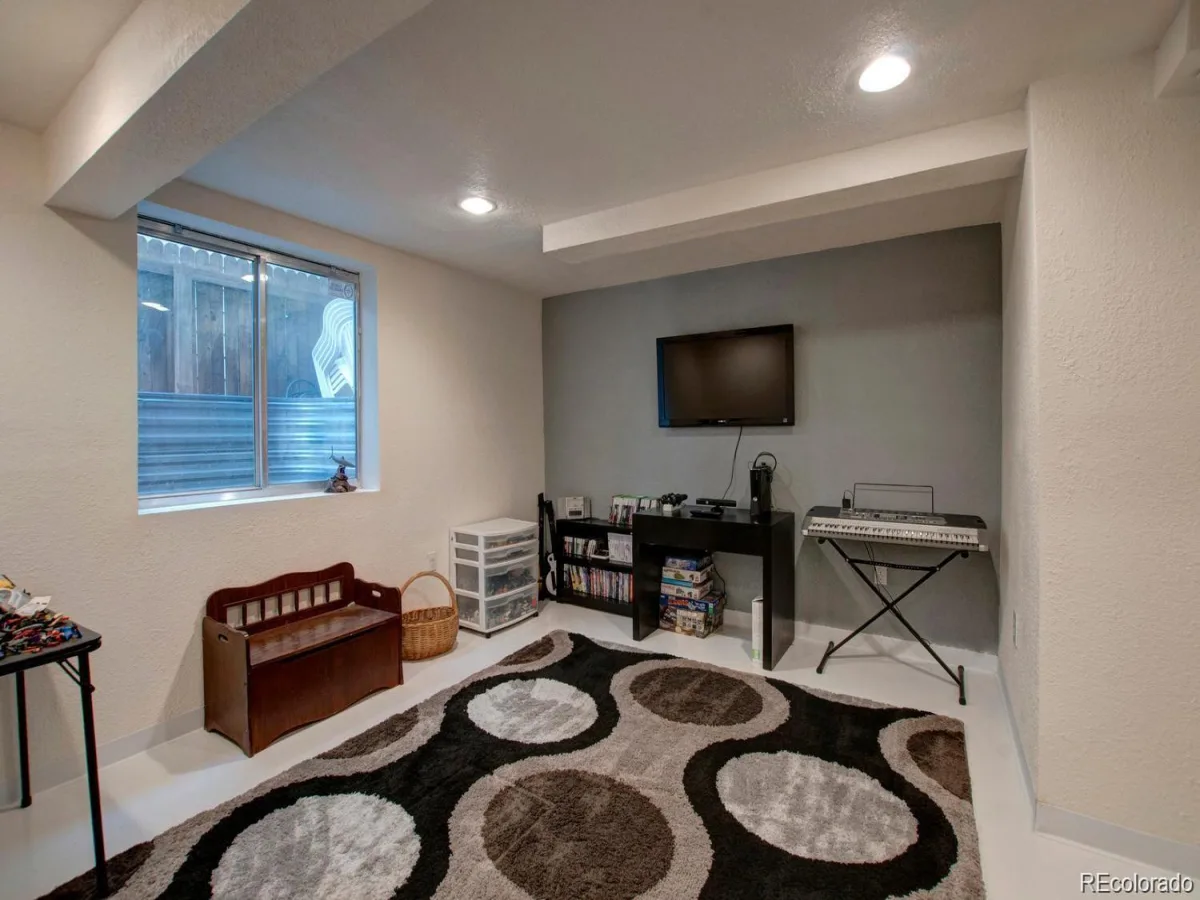1378 S Akron Way Denver CO 80247 | MLS #REC7306006 08122026175358 1200 29