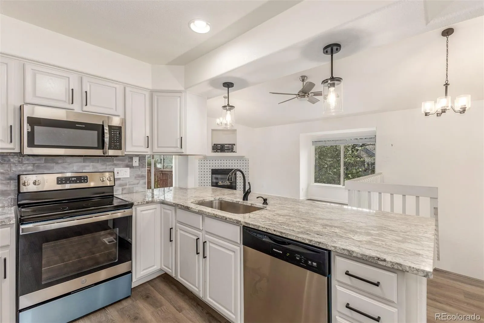 1958 S Carr Street Lakewood CO 80227 | MLS #REC7306356 05112026184108 1600 13