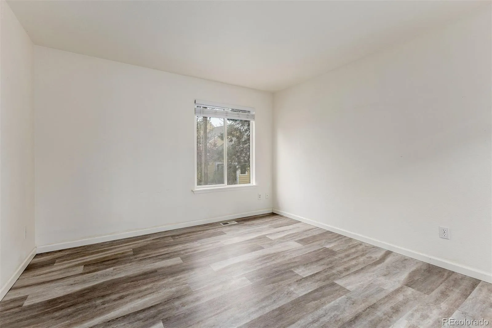 1958 S Carr Street Lakewood CO 80227 | MLS #REC7306356 05112026184108 1600 19