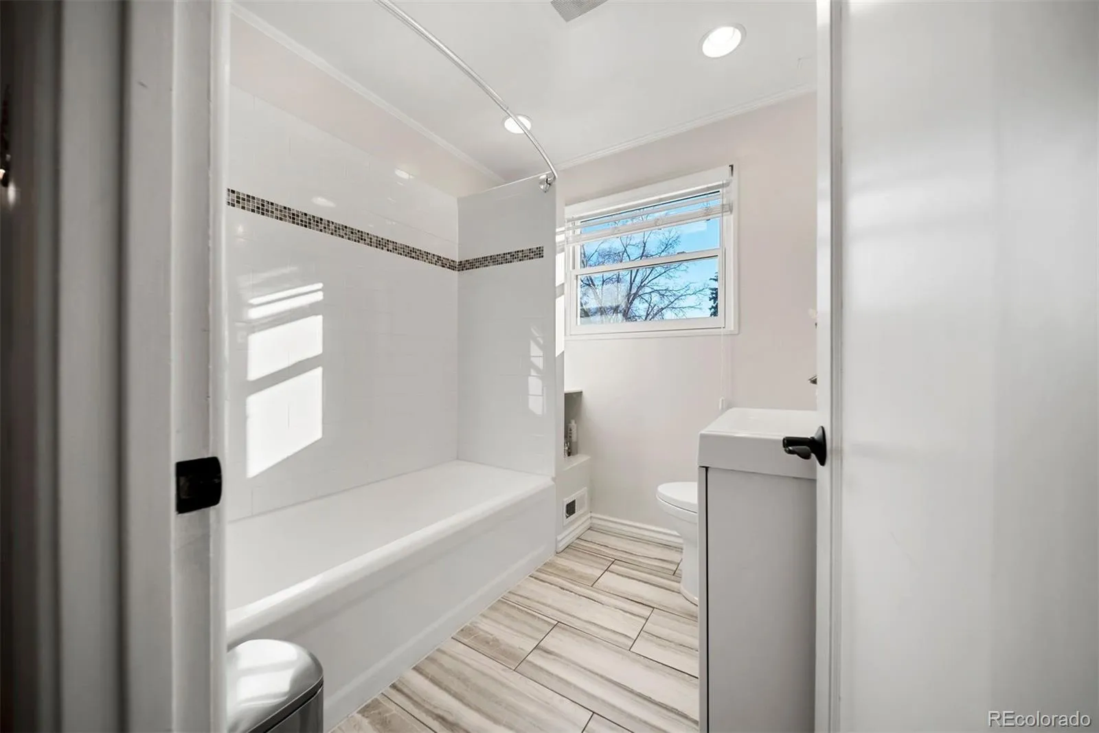 04162026160548 1600 37