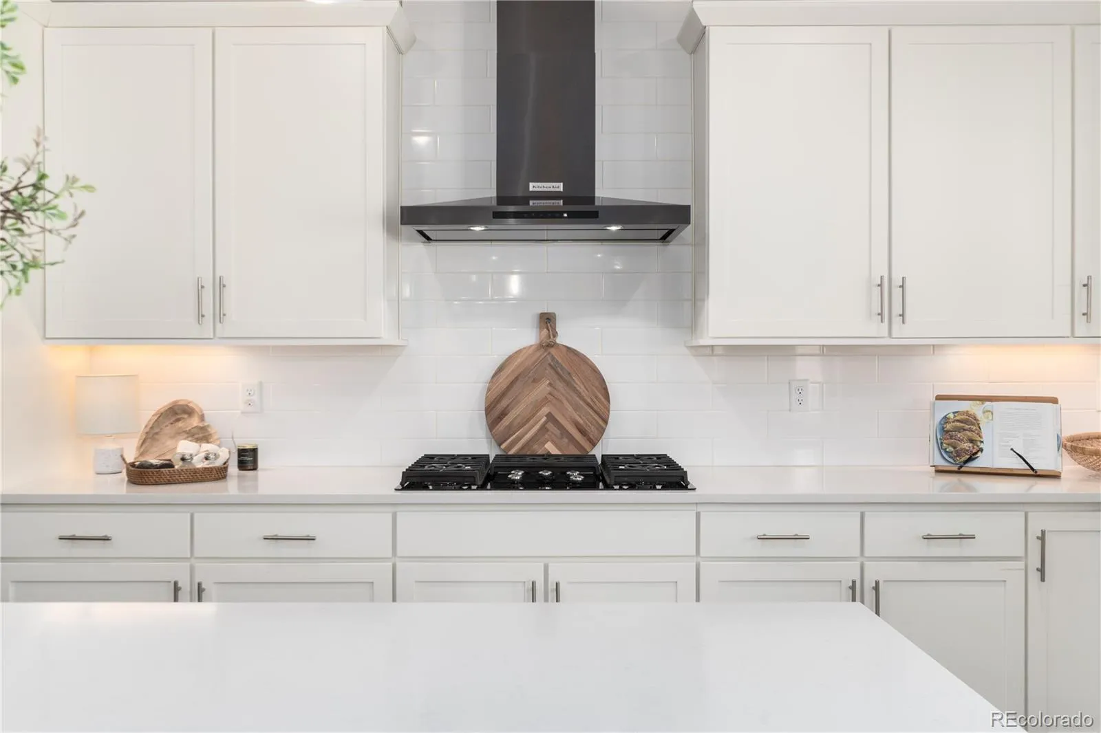 04162026010802 1600 11