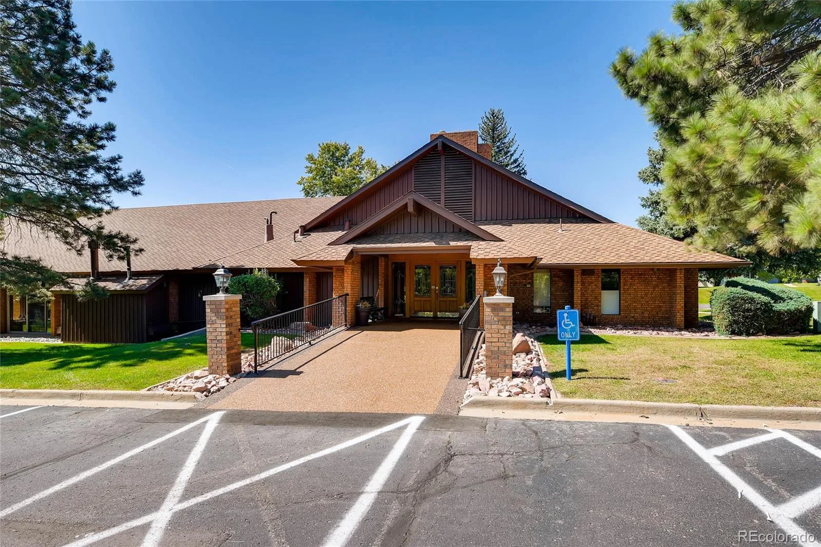 15 Carla Circle Broomfield CO 80020 | MLS #REC7318850 08172026193601 1600 39