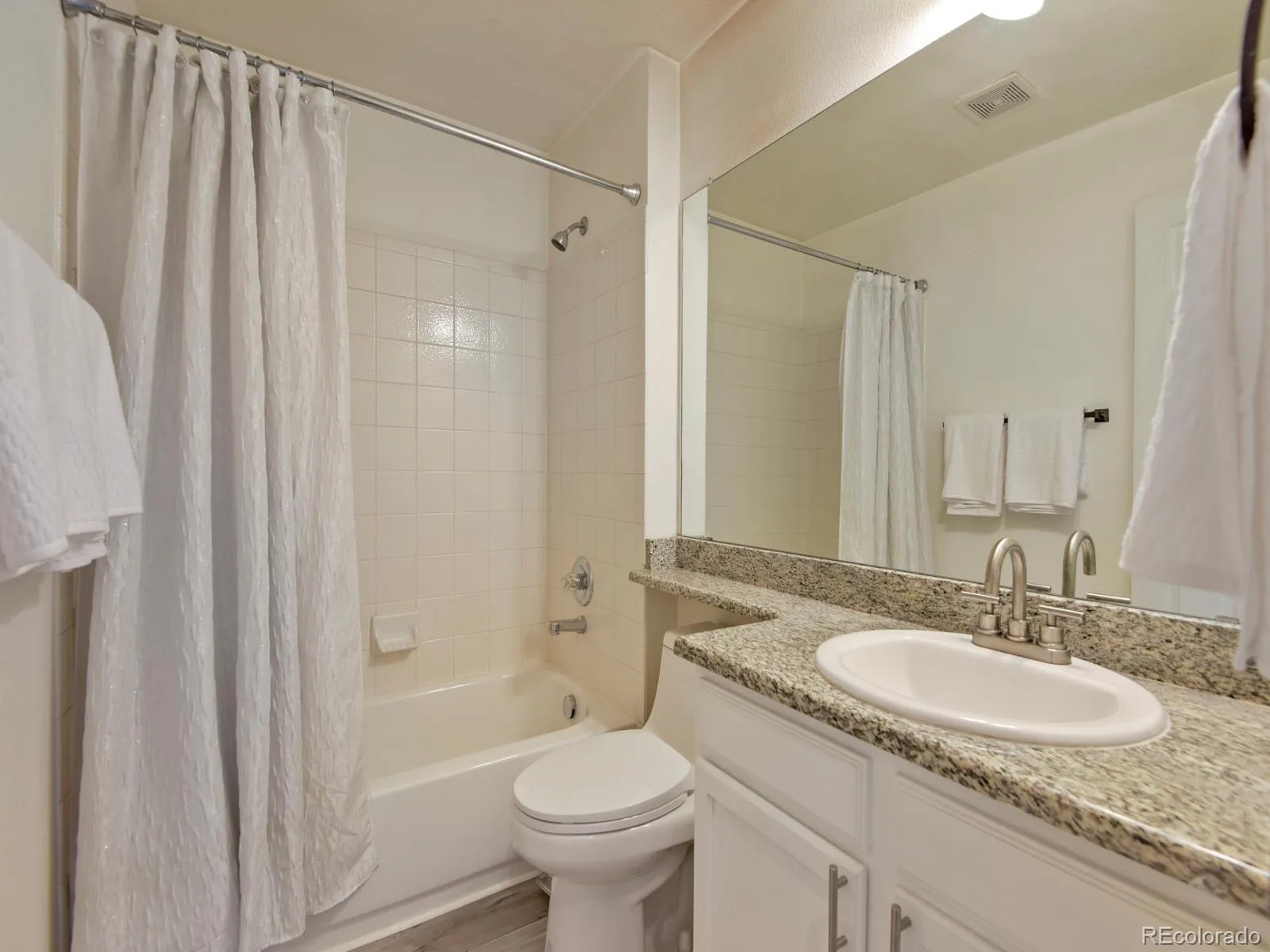 5957 S Helena Street Centennial CO 80016 MLS #REC7319832 06122026173611 1600 18