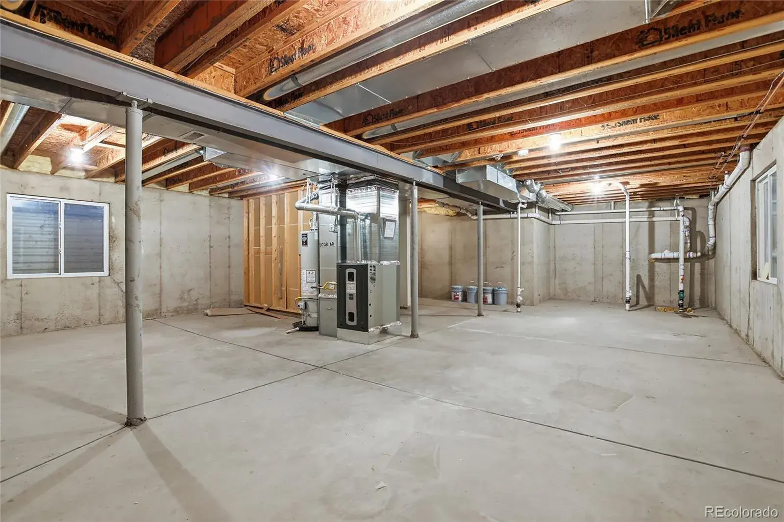 01222026233445 1600 24