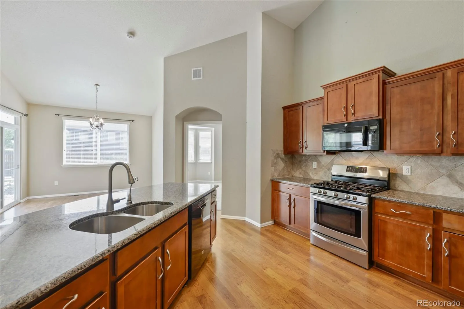 10298 Nucla Street Commerce City CO 80022 | MLS #REC7321811 08172026233224 1600 13