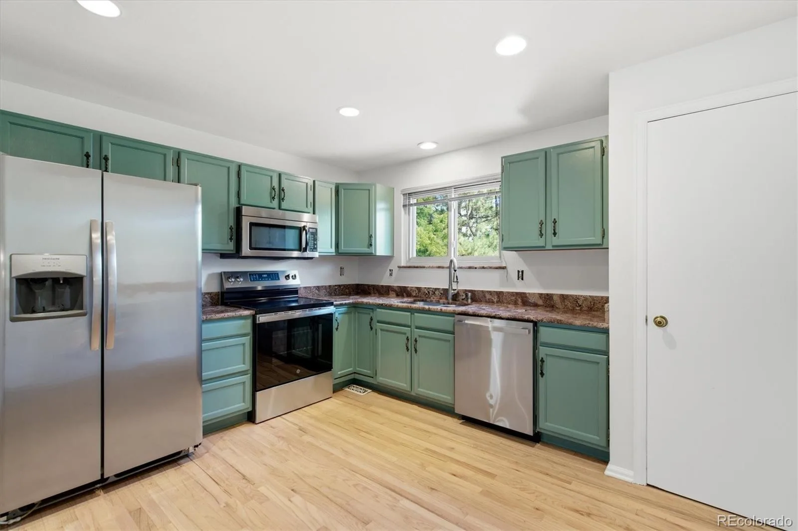 12439 W 84th Drive Arvada CO 80005 | MLS #REC7322912 08282026223004 1600 16