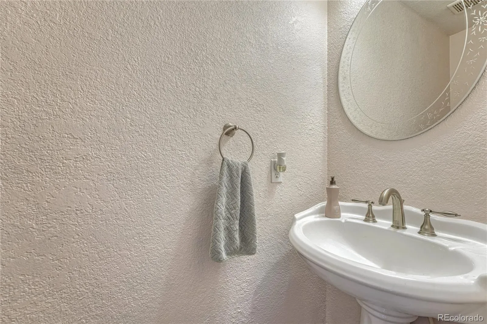 1662 S Idalia Circle #J Aurora CO 80017 | MLS #REC7324854 03132026230739 1600 17