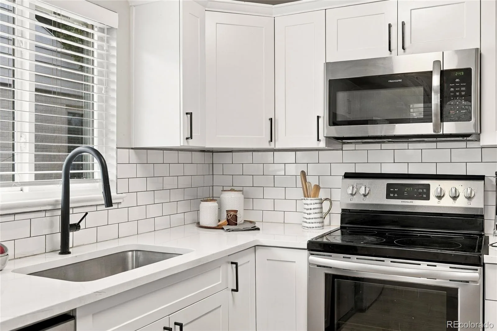 3300 Bellaire Street Denver CO 80207 | MLS #REC7328231 10012026215803 1600 17